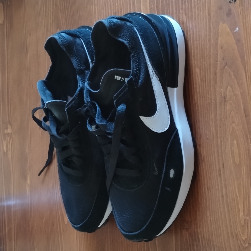 Nike nsw//wffl 1 black with white swish